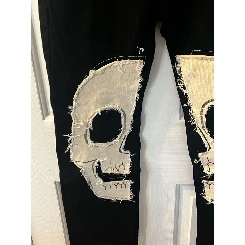 Mnml Black Skull Patch Gothic Punk Jeans sz 29 EUC - Picture 4 of 10